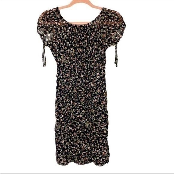 ✨ Juniors Emma Floral Ruched Short Sleeve Dress✨ - Picture 4 of 9